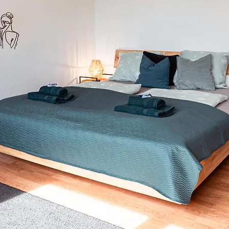 Modernes In Zentraler Stadtlage Lägenhet *